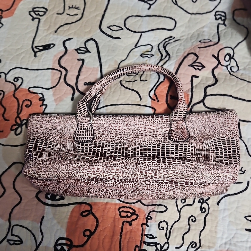 Elegant Crocodile Pattern Tan Handbag